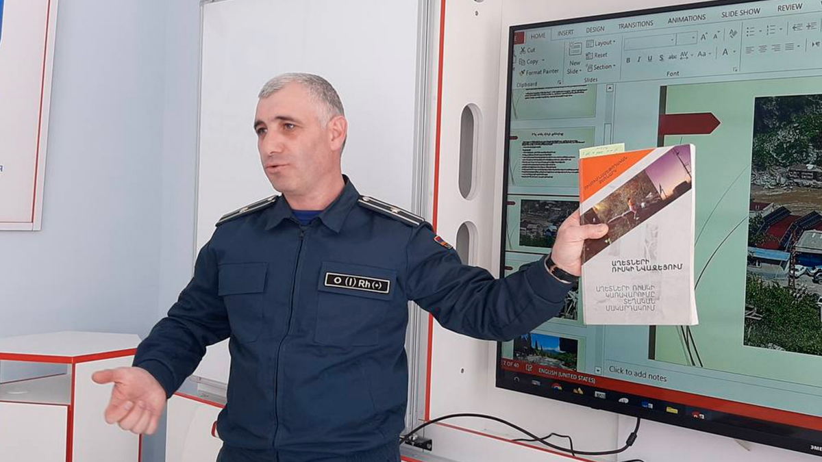 Стихийные бедствия и первая помощь: встреча с сотрудником МЧС   