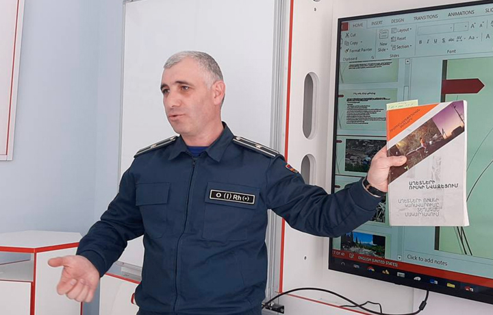 Стихийные бедствия и первая помощь: встреча с сотрудником МЧС   