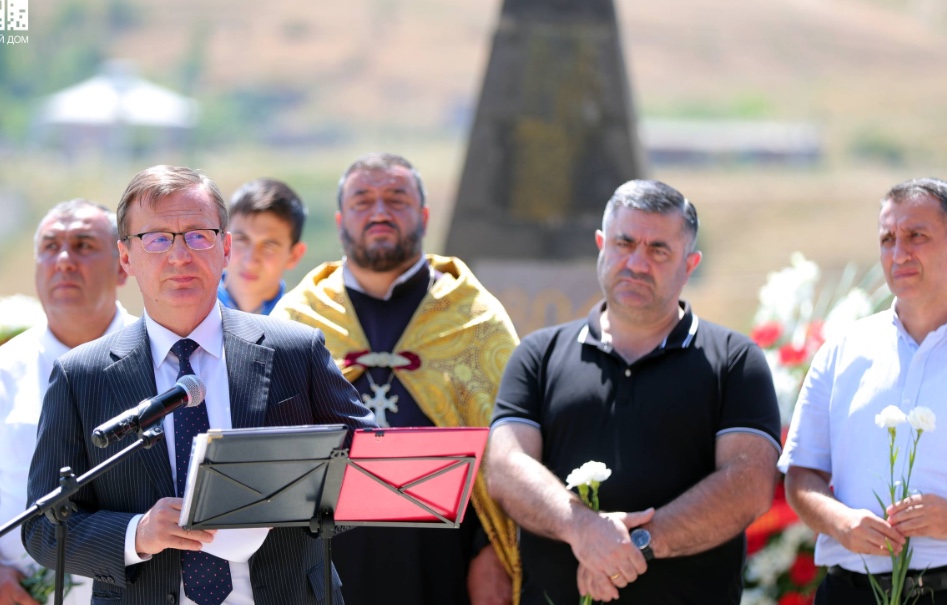 В Лорийской области почтили память майора Монтрезора и его отряда