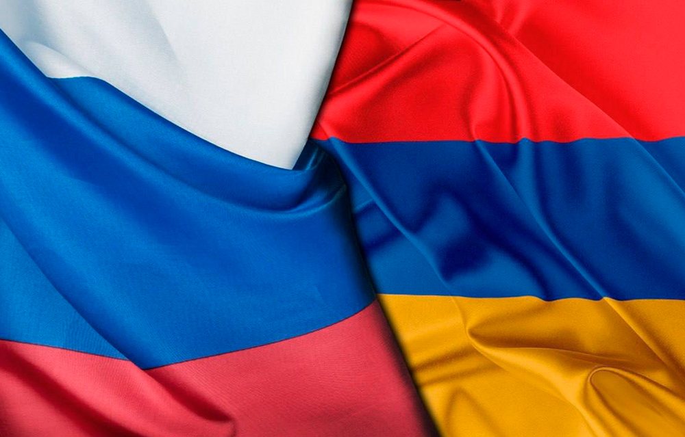 Посол Россиив Сергей Копыркин встретился с Министром экономики Армении Геворком Папояном