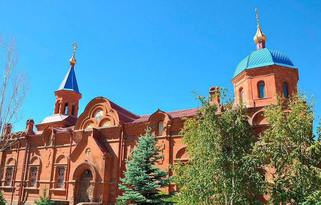 По святым местам. Покровский храм Еревана