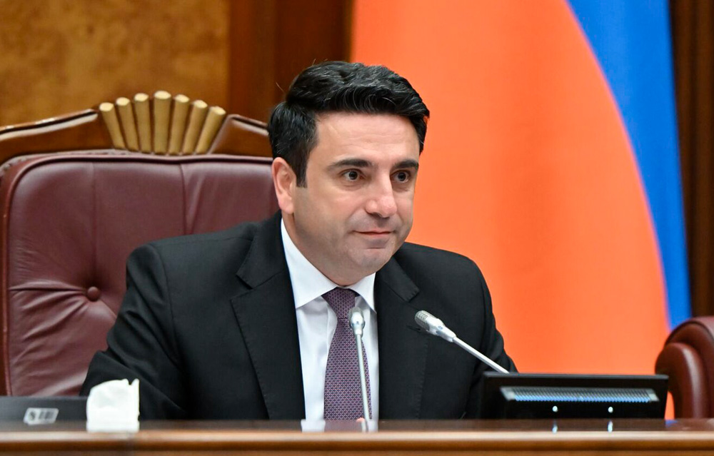 Спикер парламента Армении отправится в Стамбул