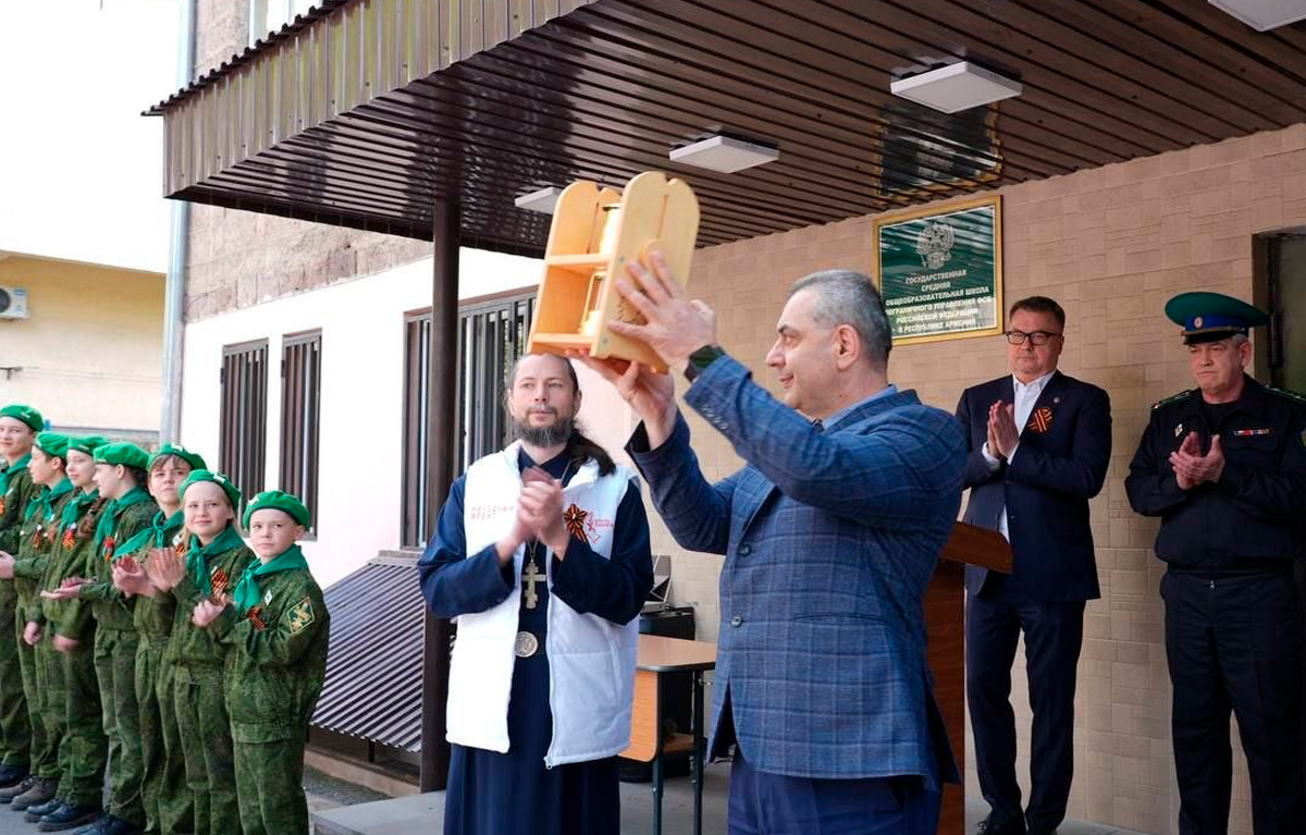 В Ереване состоялись акция «Огонь памяти» и музыкальный вечер иеромонаха Фотия