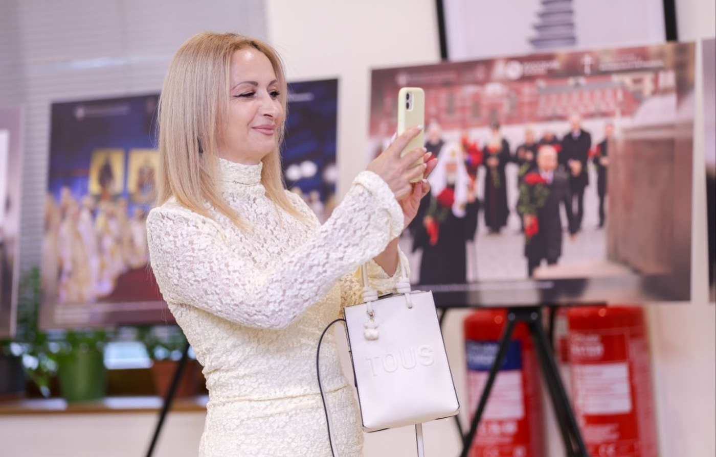 ФОТОВЫСТАВКА «О МИРЕ ВСЕГО МИРА» ОТКРЫЛАСЬ В РУССКОМ ДОМЕ В ЕРЕВАНЕ